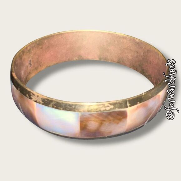 Mother of Pearl Bangle Bracelet - Picture 4 of 7